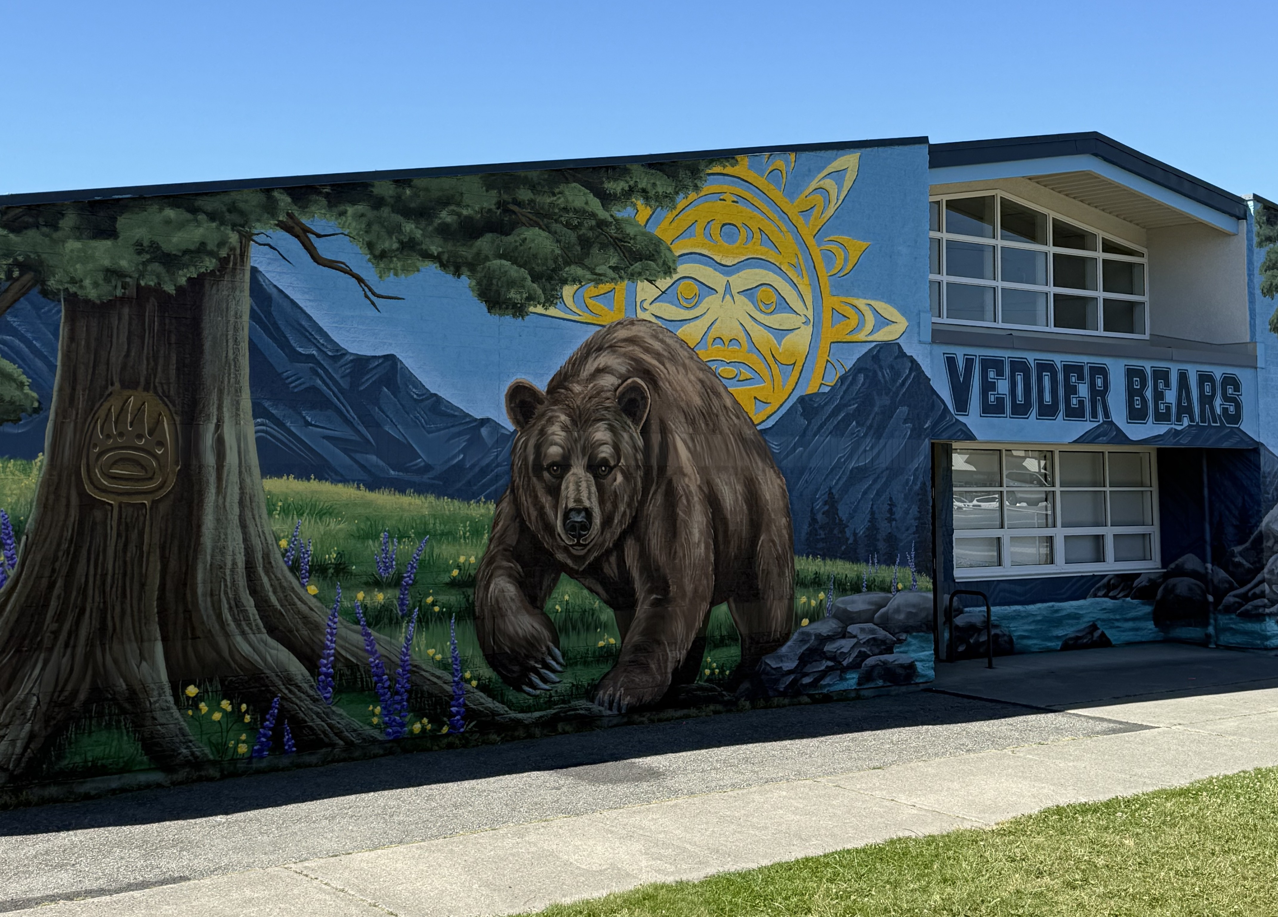 Vedder's mural of a bear